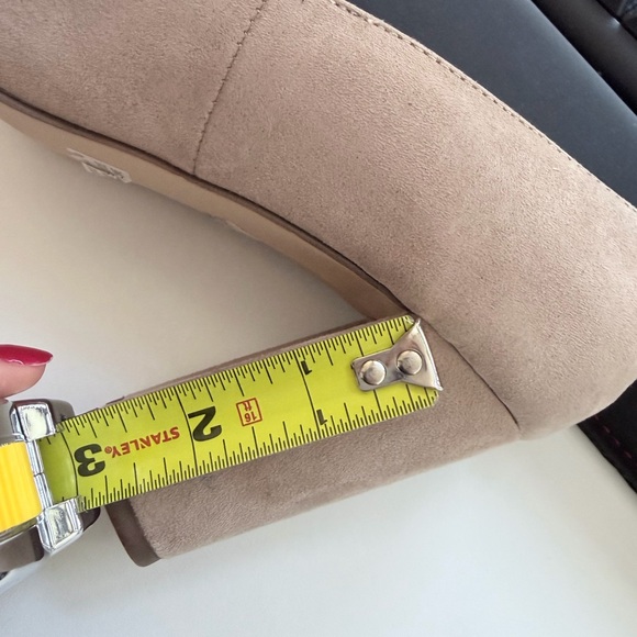 Steve Madden Nude / Taupe Suede Heels Sz 8.5 - Picture 5 of 6